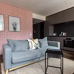 Limehome Schillerstrasse Λιντς